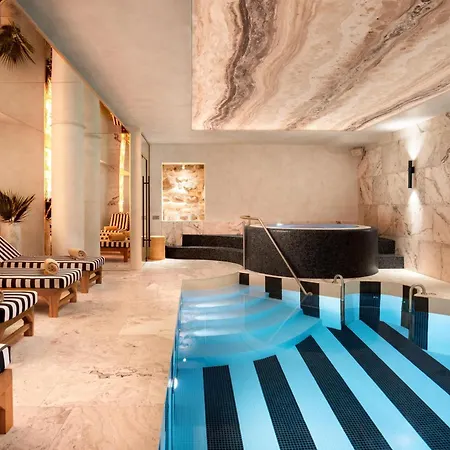 Radisson Collection Astorija Hotel, Hotel 5*