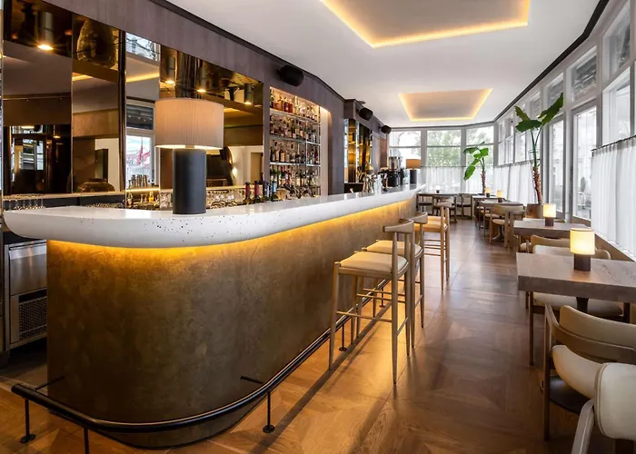 Radisson Collection Astorija Hotel, Hotel Vilna