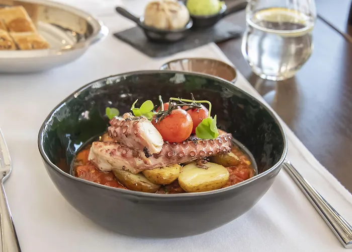 Radisson Collection Astorija Hotel, Hotell