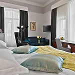 Radisson Collection Astorija Hotel, Hotell