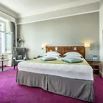 Radisson Collection Astorija Hotel, Hotell