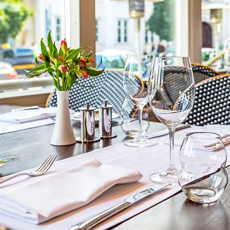 Готель Radisson Collection Astorija Hotel, 5*